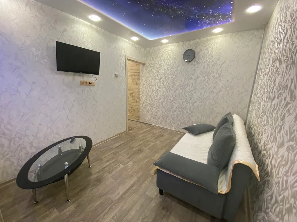 Уютная квартира в центре Новоильинского района