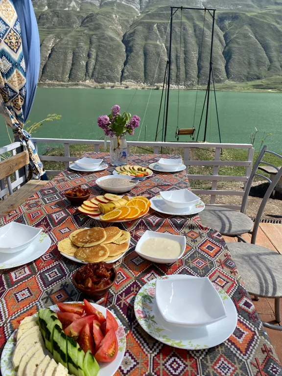 Дом Золотая рыбка с видом на горы и рядом с озером