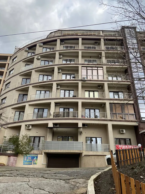 Двухуровневая студия с панорамным видом на море