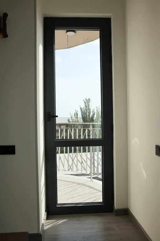 Солнечный 2-комнатный лофт с балконом у Французского университета