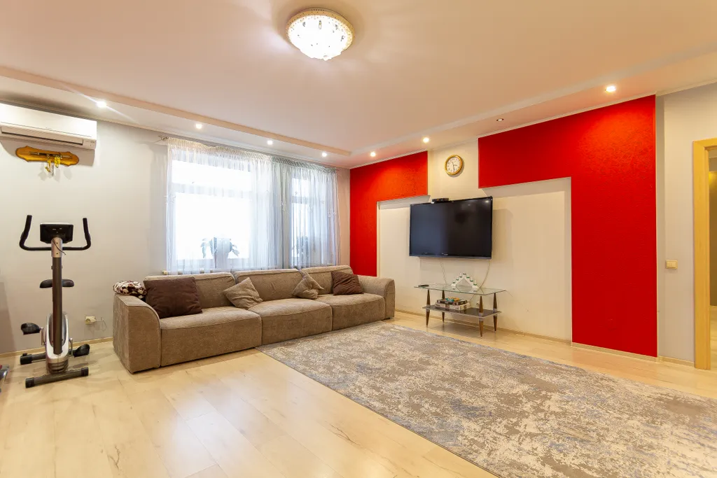 Просторная квартира в центре с видом на залив и замок