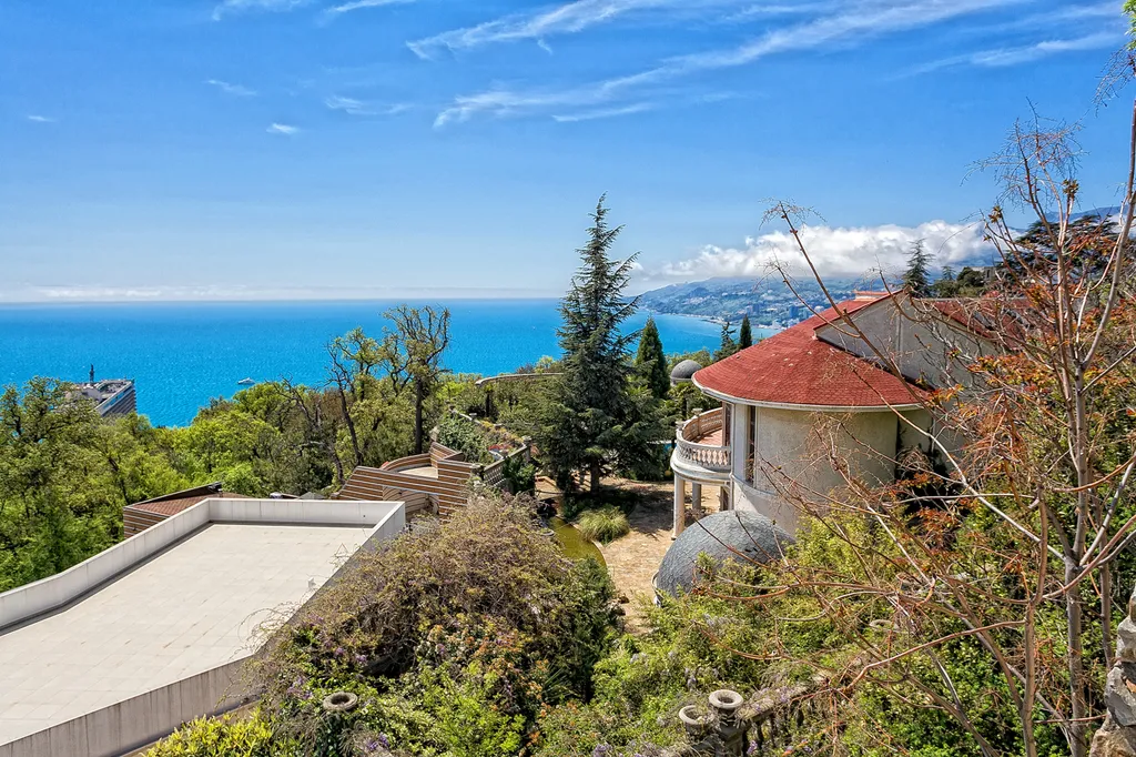 Коттедж Шикарная вилла в Массандровском парке — Ялта