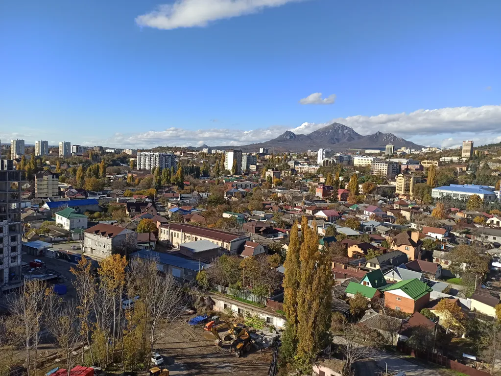 Просторная квартира в новом доме у цветника