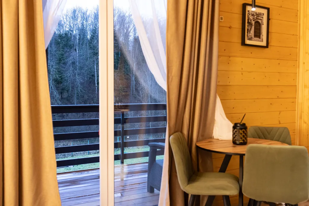 Дом Бархат с горячей купелью и панорамным видом на лесной склон