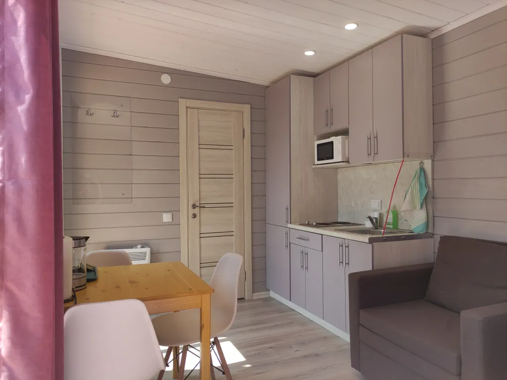 Коттедж Домик с панорамным остеклением, террасой и видом на озеро — Сортавала