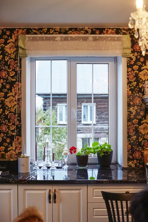 Уютный светлый дом в окружении природы