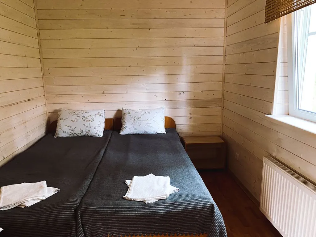 Гостевой дом с панорамными окнами и открытой террасой