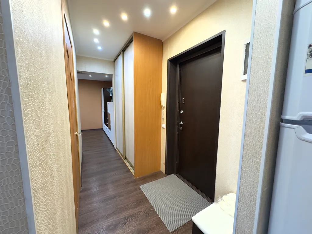 Люксовая двухкомнатная с авторским освещением