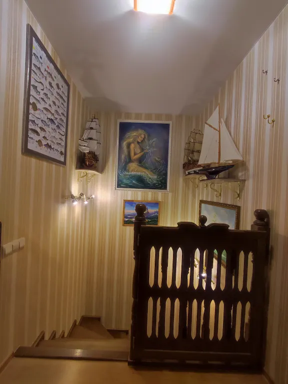 Двухуровневая трёхкомнатная квартира возле моря