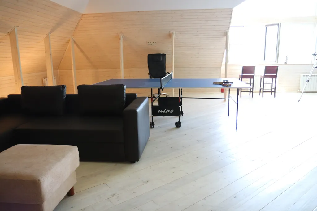 Загородный дом-шале "Pinebrook", аренда, у реки Дон. Сезонный бассейн.