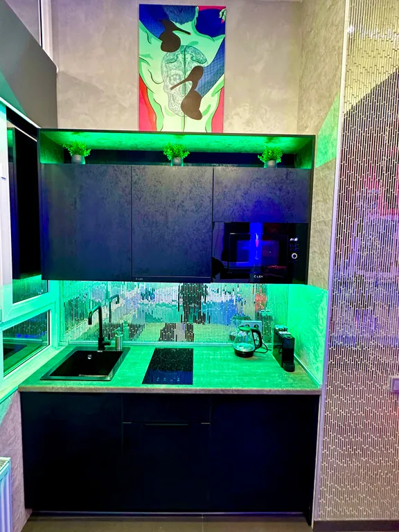 Панорамная квартира с джакузи и камином