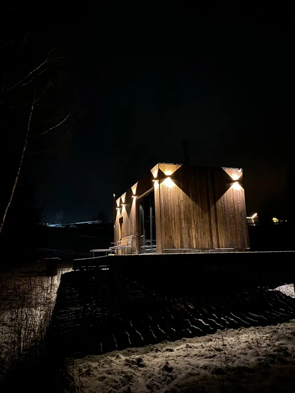 Коттедж Кемпинг на конюшне. Домик с видом на лошадей — Стеклянный