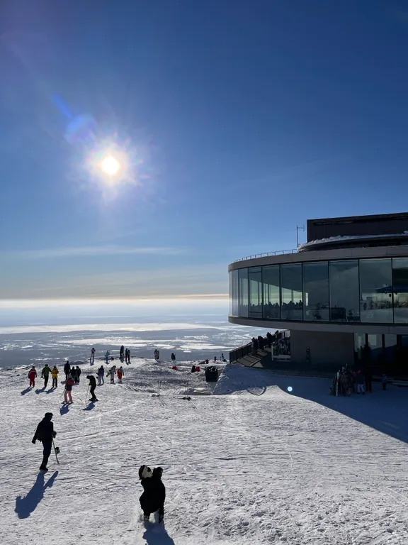 Квартира с потрясающим видом на город, горы и озеро