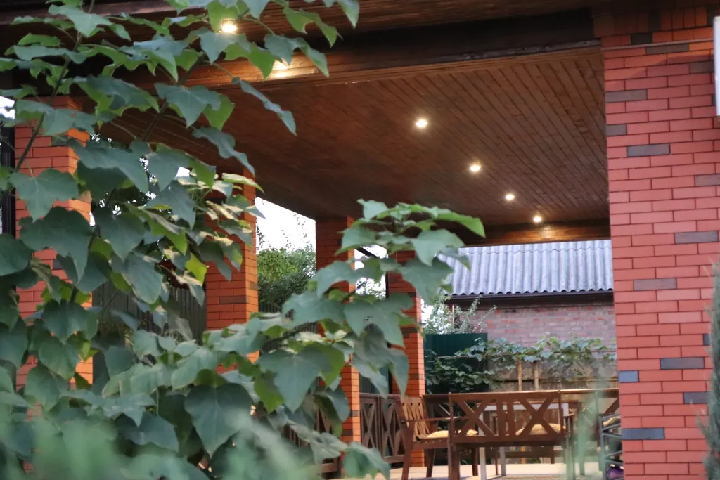 Загородный дом-шале "Pinebrook", аренда, у реки Дон. Сезонный бассейн.