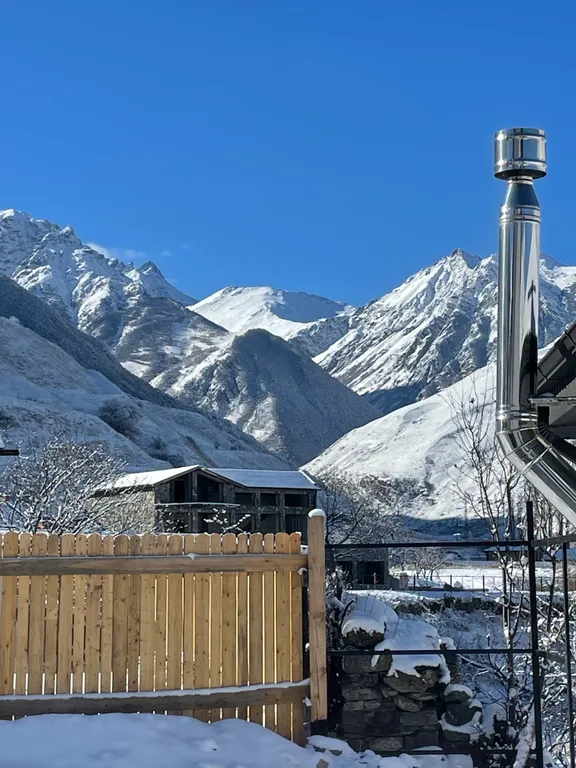 Уютный дом с видом на горы