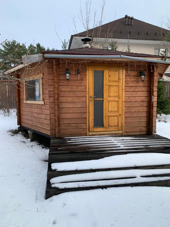 Домик в сосновом бору