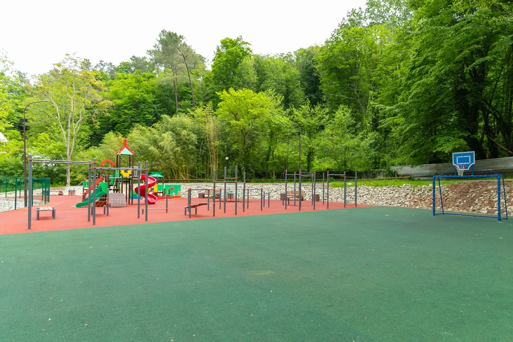 Большая современная студия у моря с видом на горы