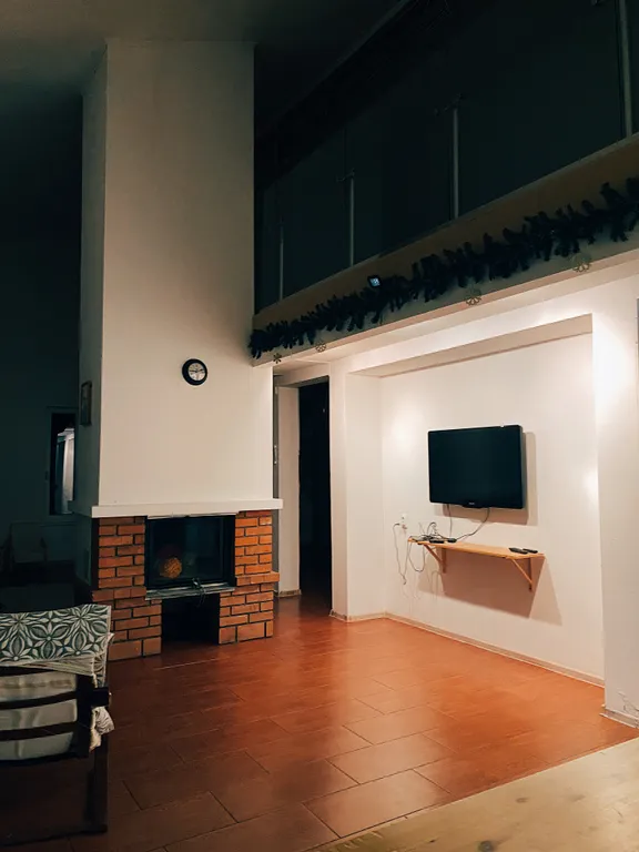 Тёплый коттедж у воды