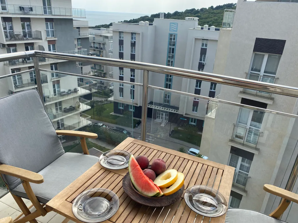 Квартира с видом на можжевеловую рощу и море