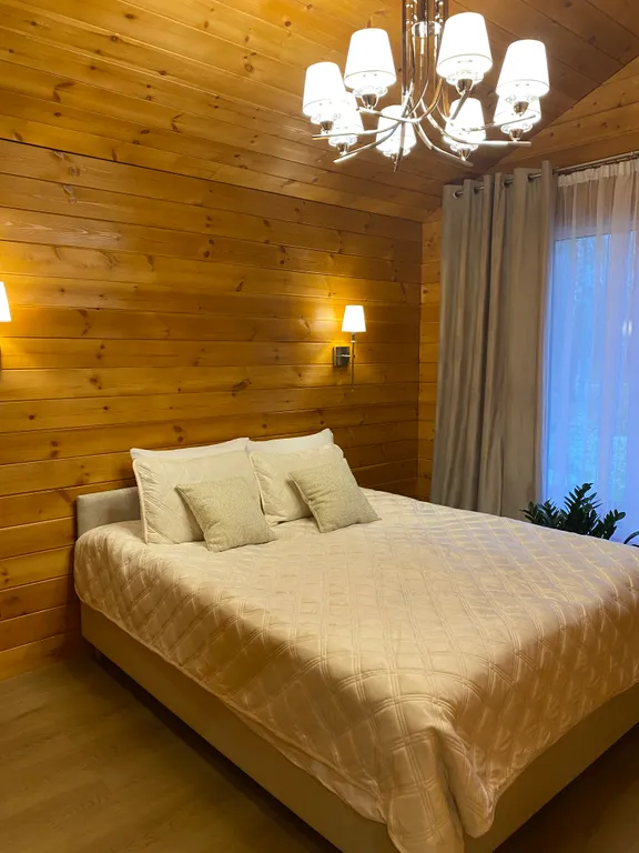 Современный барнхаус у леса рядом с городом