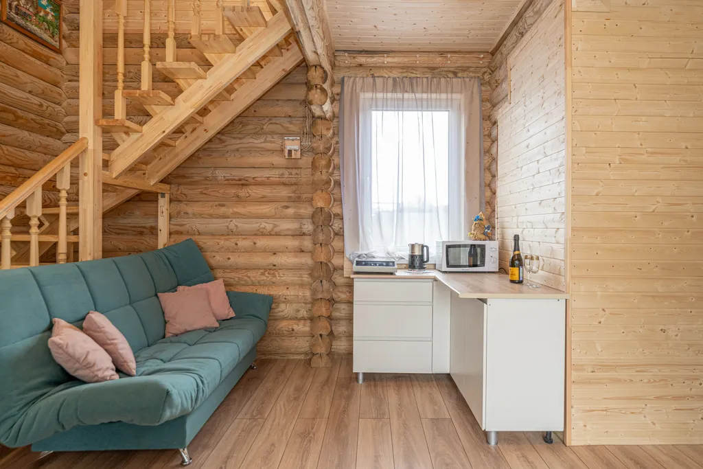 Сруб на озере