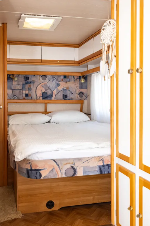 3-х местный автодом с видом на лес и озеро