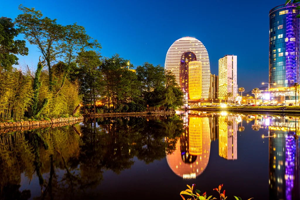 Fountain Vista Luxury Residence in Alliance Palace