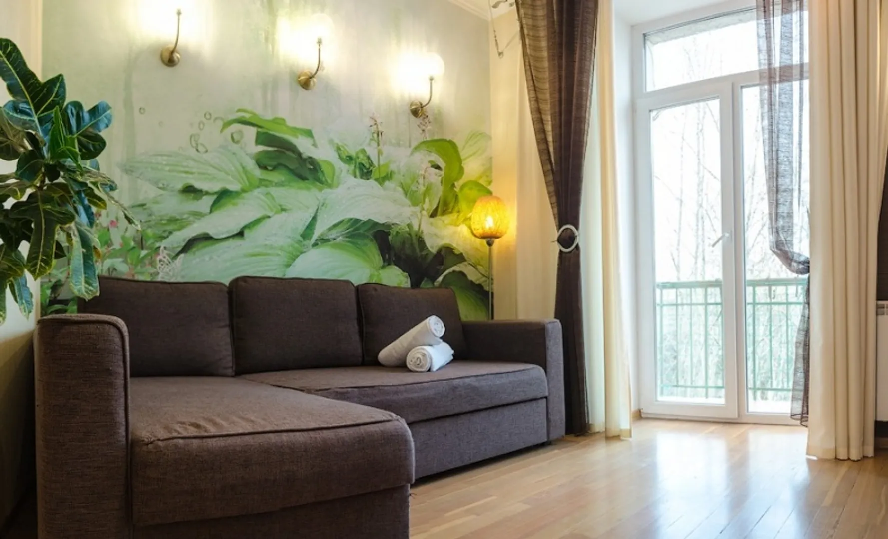 Французкий балкон и двуспальный диван 180Х200