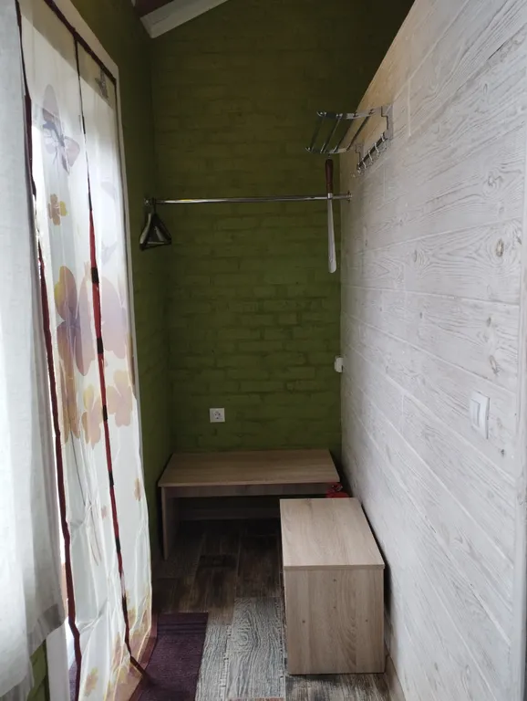 Уютный четырехместный номер с отдельными кроватями.