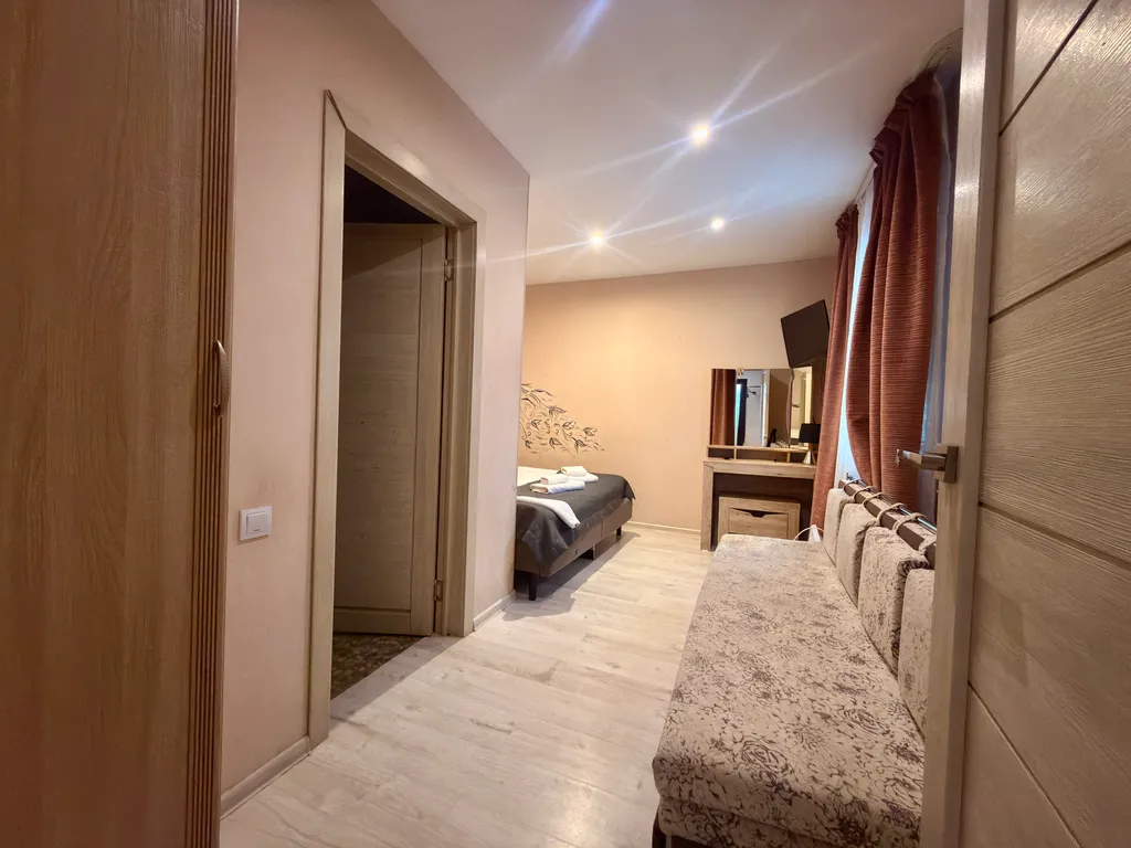 Апартаменты в коттедже с мангалом на территории, от центра 10 минут