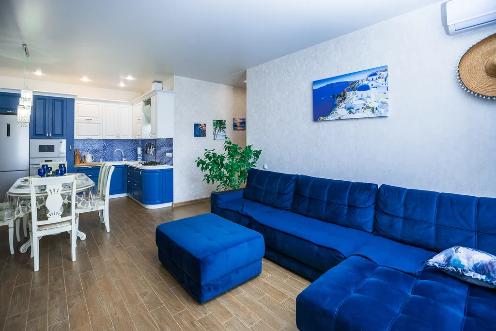 Большая евродвушка на берегу открытого моря