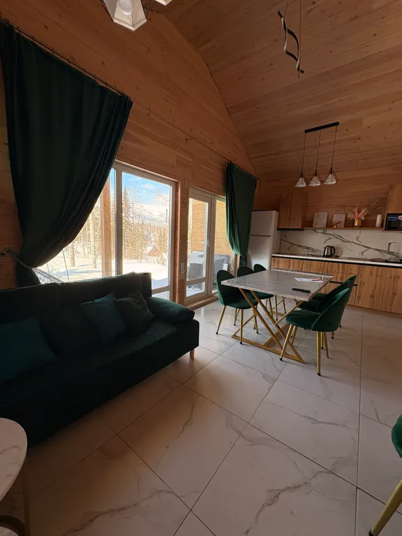 Современный дом с видом на горы