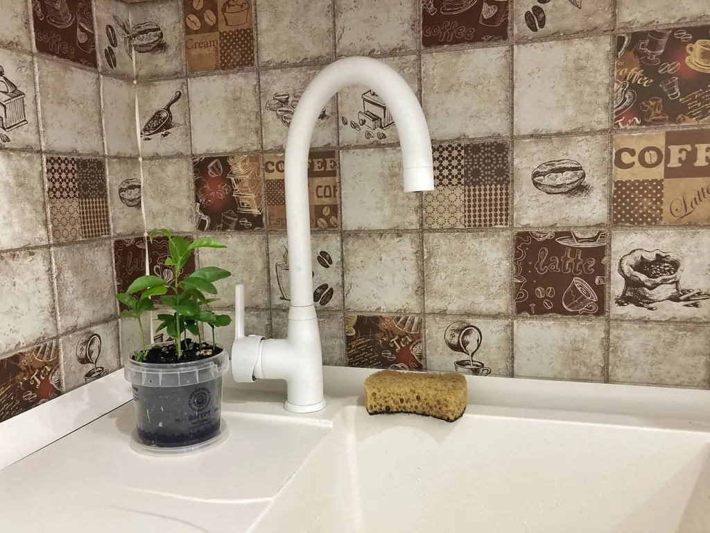 Улучшенный четырёхместный номер с балконом и видом на горы