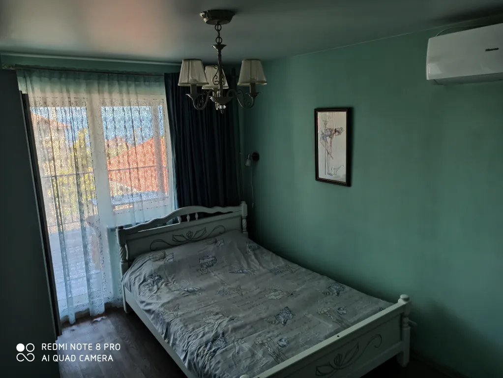 Комната с балконом и видом на море