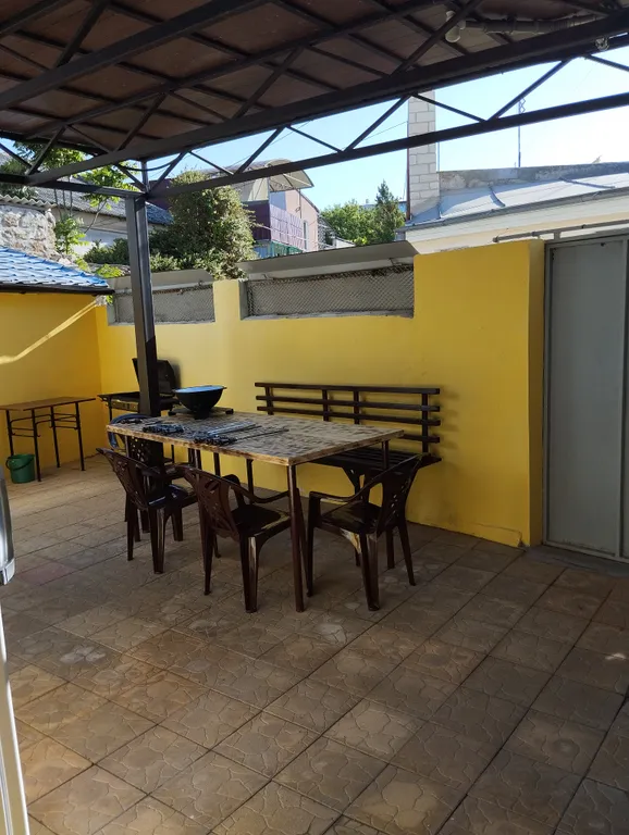 Дом у моря и парка фрунзе