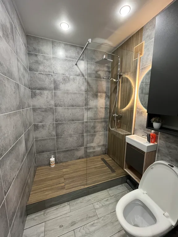 Студия в центре с дизайнерским ремонтом и балконом Город в городе