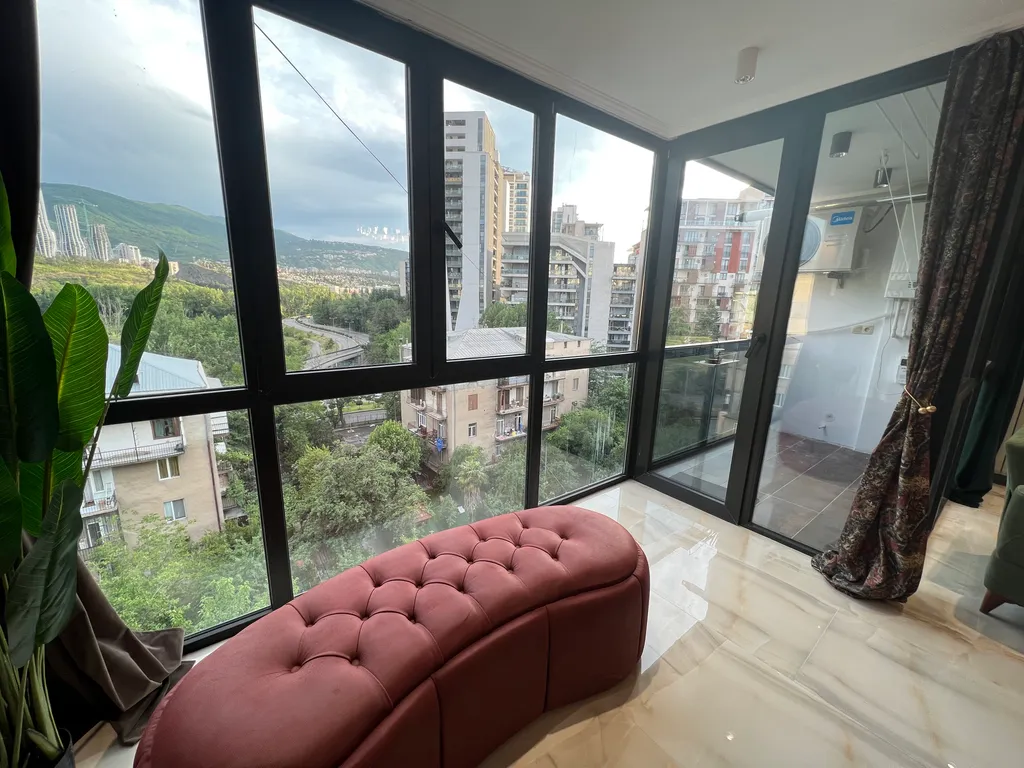 Business Studio Apartment in Central Park