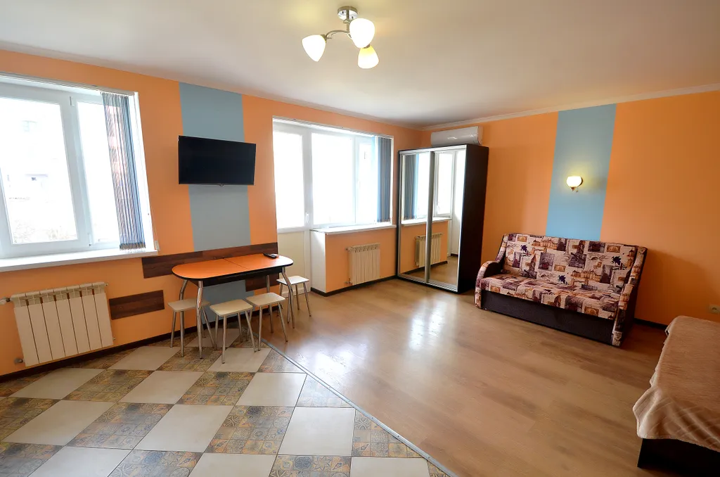 Квартира-студия персиковая