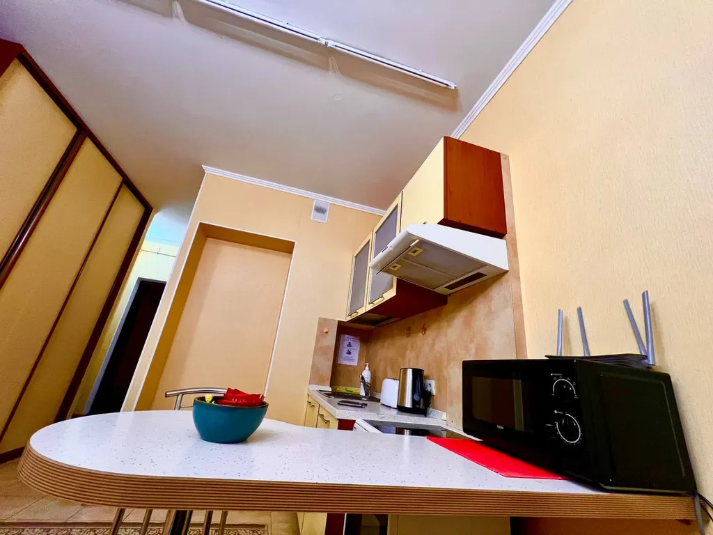 Квартира Уютная светлая студия в центре, ТЦ Вояж, парковка, кафе, аквапарк источник — Тюмень