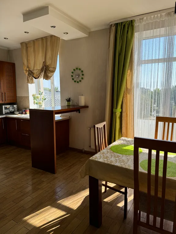 Большая 3-комнатная квартира в самом центре на площади