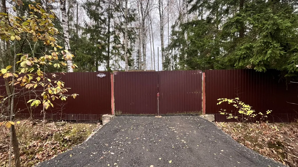 Уютный бревенчатый дом и баня, на одном участке