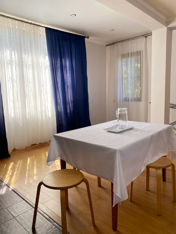 Квартира Просторная трехкомнатная квартира у моря — Сухум