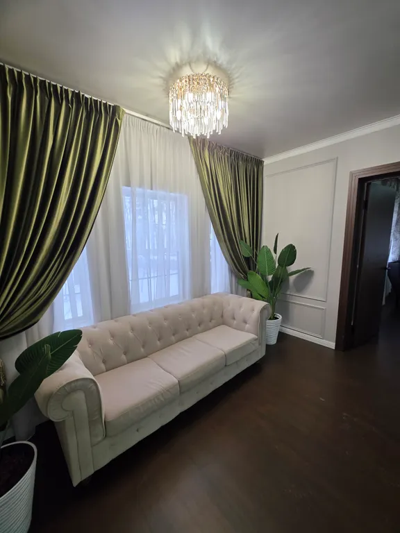 Загородный дом с бассейном и банкетным залом