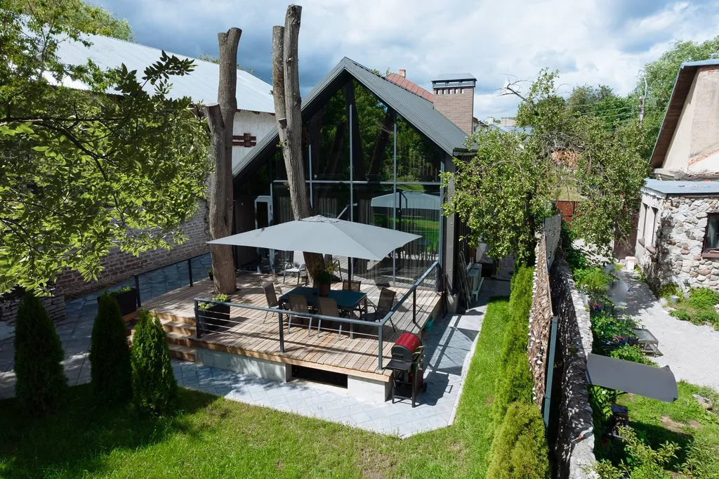 Подызбица у Дома Печенко