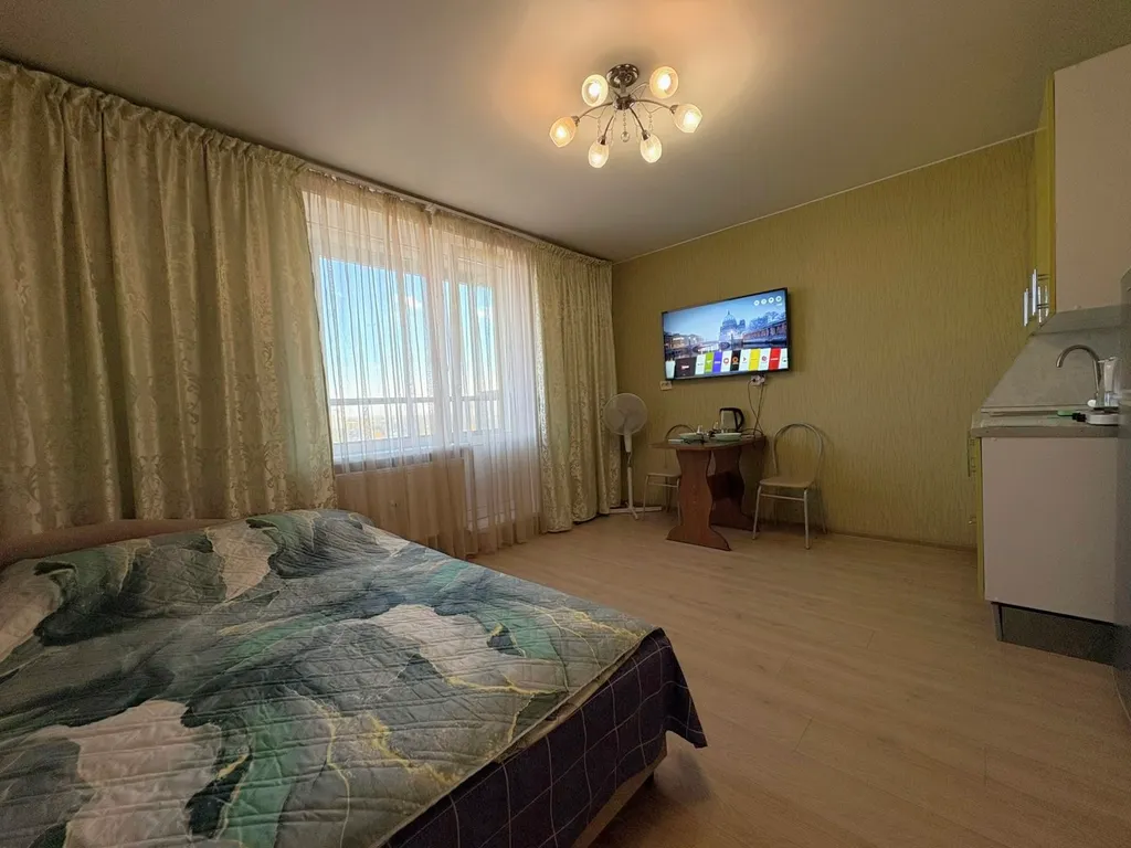 Green Apartment с ванной и большим ТВ