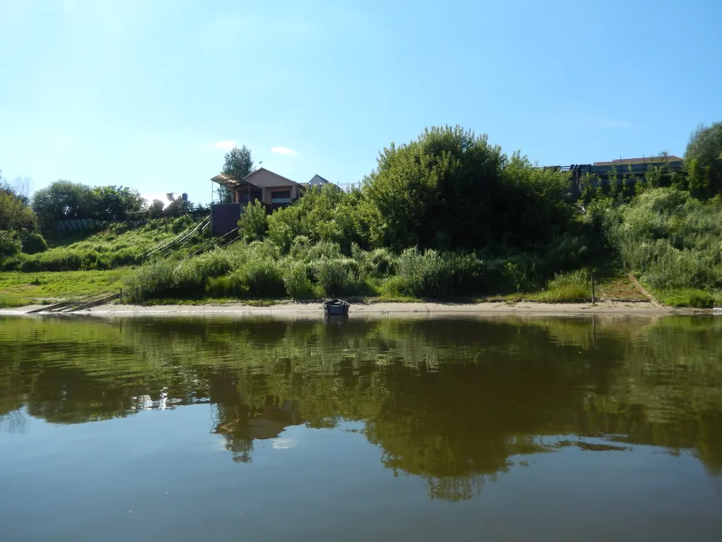 Деревенский дом на реке Оке рядом с родиной Есенина