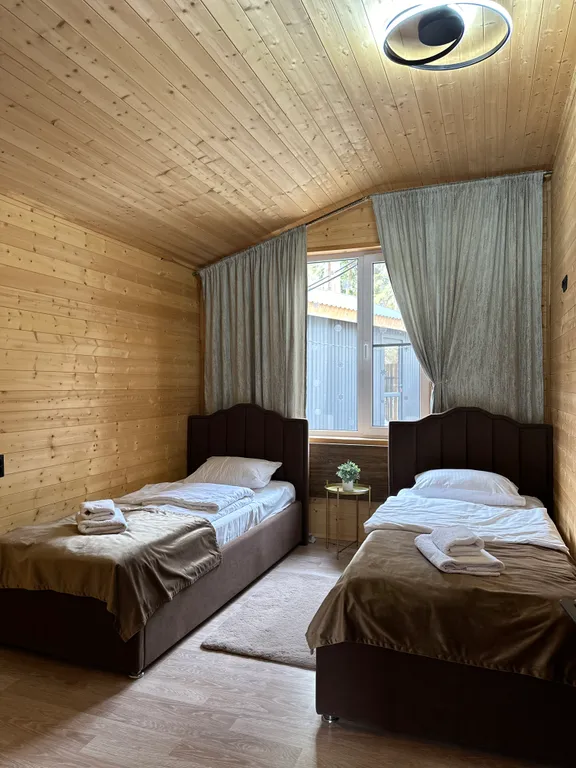 Шале 1 с видом на горы и лес