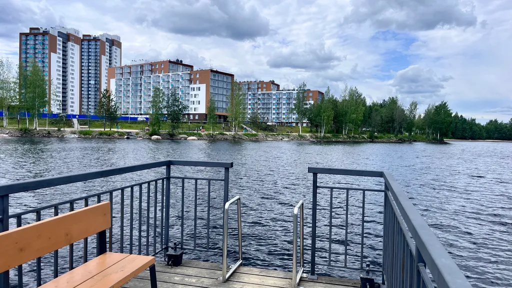 Апартаменты с видом на озеро в элитном районе