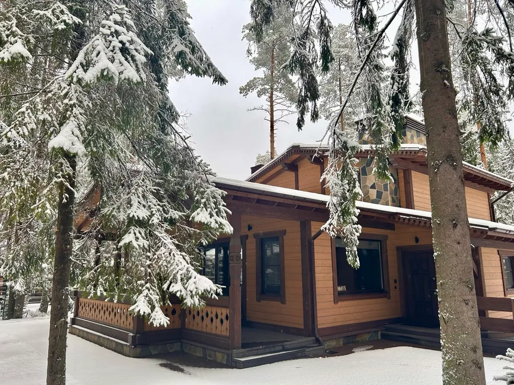 Коттедж у курорта Охта Парк