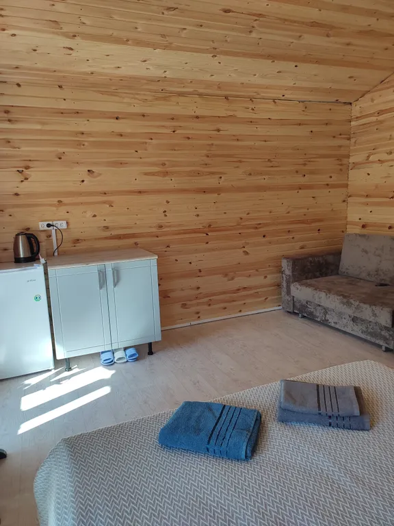 База отдыха Акбулак домики на берегу реки